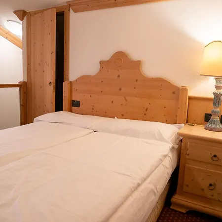 Grifone Dolomiti Hotel