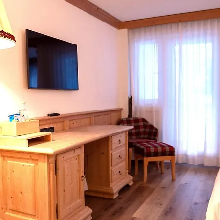 ホテル Grifone Dolomiti 4*