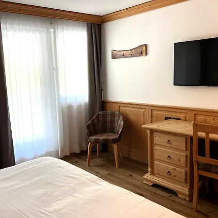 ホテル Grifone Dolomiti アラッバ